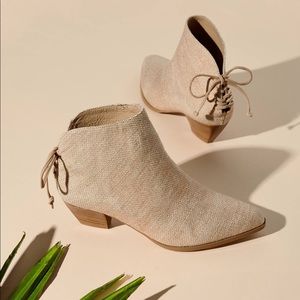 NWOB ANTHRO Farylrobin Gold Linen Metallic Booties
